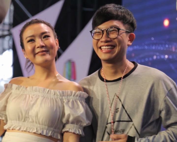 THE STREET OF THE MASK SELFIE